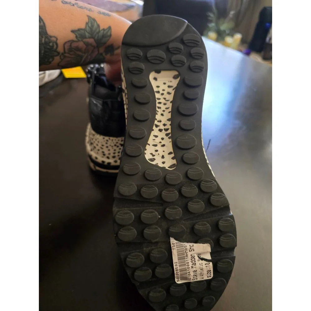 Women's Baddie STEVE MADDEN Athletic Sneakers Sz 10 Black White Animal Print EUC